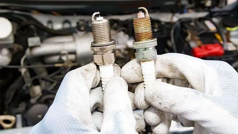 Tiến hành xử lý động cơ và buồng lái